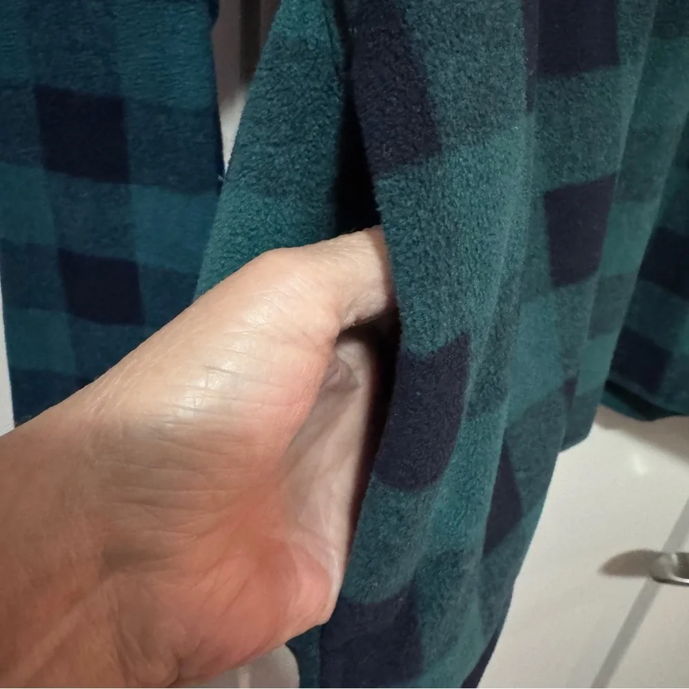 Eddie Bauer Green and Navy Checkered Fleece - size XL EUC - Picture 6 of 9